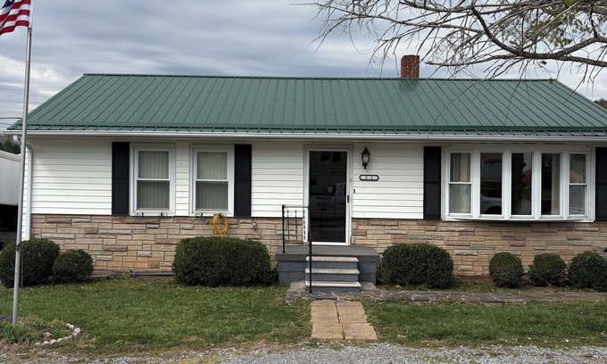 Bluewell Casa | Hafield McCoy trail house sleeps 14