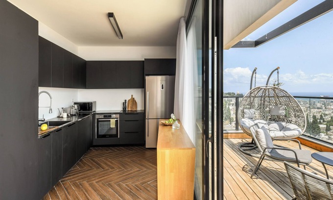 Haifa Apartamento | Haifa Bay Views Penthouse by Sea N' Rent