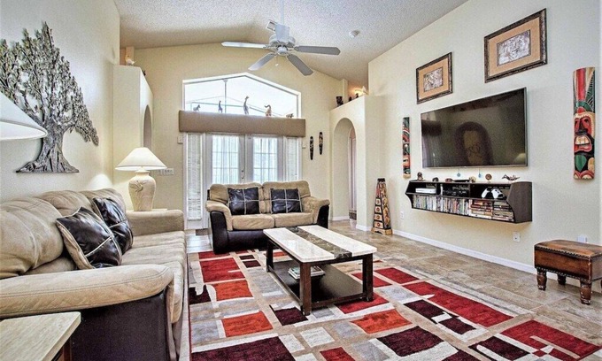 West Kissimmee Villa | Hakuna Ma'cottage, 3 Miles de magia! Piscina frente a sur y cerca de privacidad!