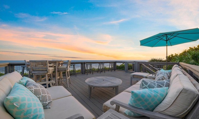 Seacrest Casa | Increíble Casa de Vacaciones Frente al mar en 30A con Casa de Huéspedes y Piscina de Agua Salada