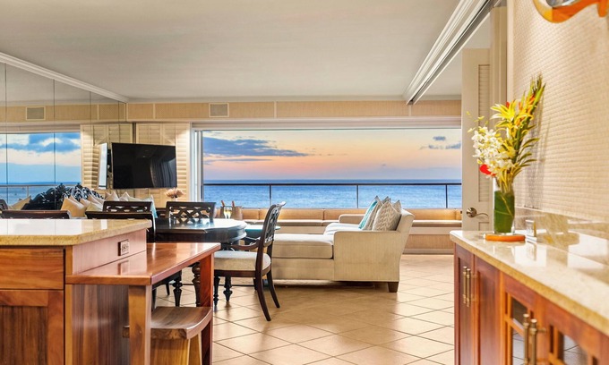 Diamond Head - Kapahulu - St. Louis Condominio | Hale Kaimana by Gather: Lux Gold Coast Condo w/ Ocean Views & Beach Access