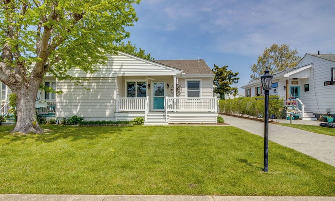 Village Green Casa | Half-Mi to Beach: Cape May Getaway w/Deck & Yard!