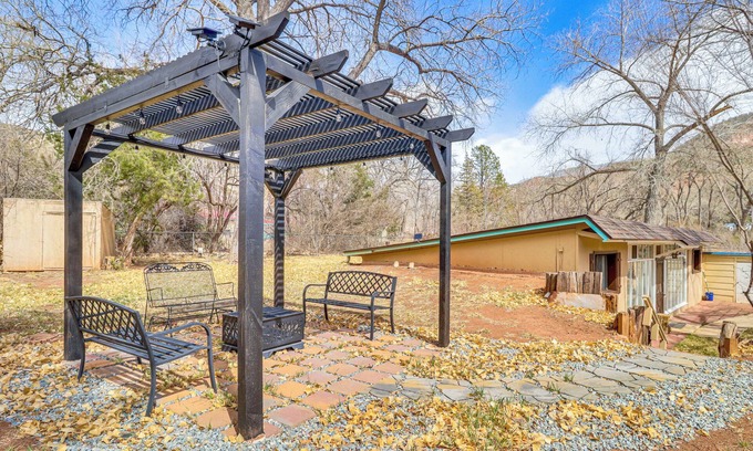 Jemez Springs Cabina | Half-Mi to Jemez Hot Springs: Cozy Cabin Getaway!