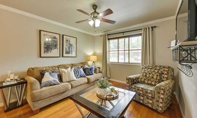 Nacogdoches Condominio | Half-Mi to SFA Campus: Lumberjack-Ready Retreat