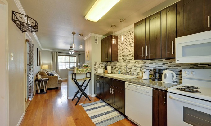 Nacogdoches Apartamento | Half-mi to SFA Campus: Lumberjack-ready Retreat