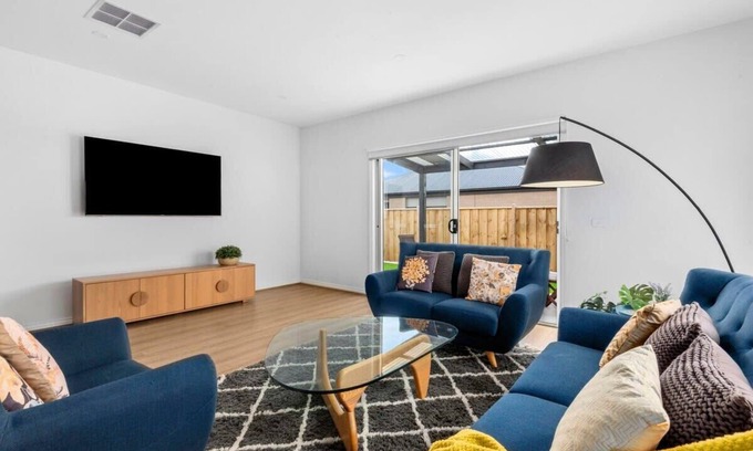 Mount Duneed Casa | Halfway Gem - 3BR Home Between Geelong & The Coast