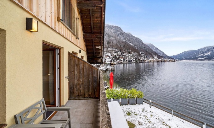 Hallstatt Casa | Hallstatt Seafront 5 - Room with balcony and private bathroom