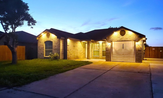 Brownsville Casa | Hamburg Retreat - 3BD/2BA Home, Private Yard!