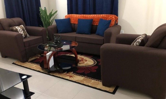 Lucea Casa | Hamilton West