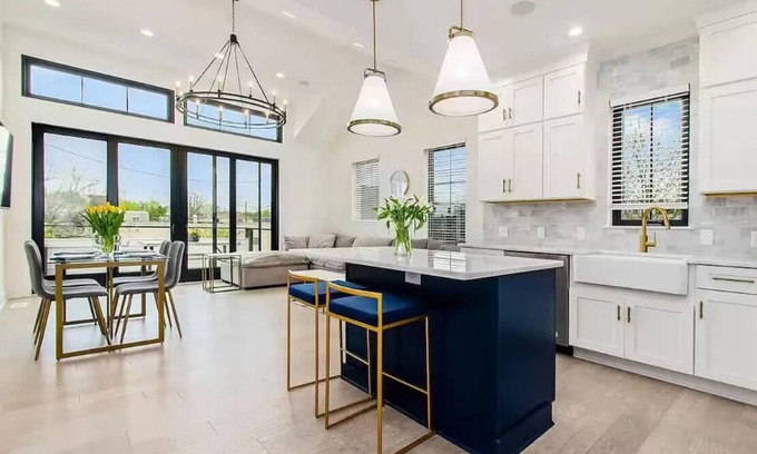 Italian Village Complejo | Hamlet Homes