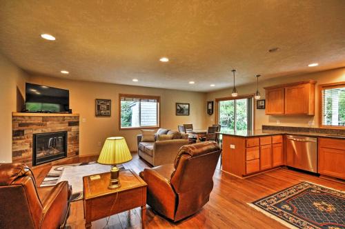 Hammond Casa | Hammond Home 2 Blocks to Marina and Columbia River!