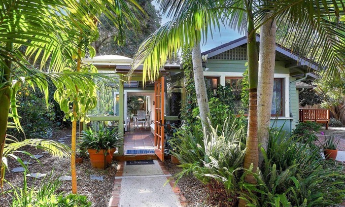 Montecito Casa | ¡NUEVO! Miramar Beach Cottage con patio privado, terraza y solárium: ¡a pie de la playa!