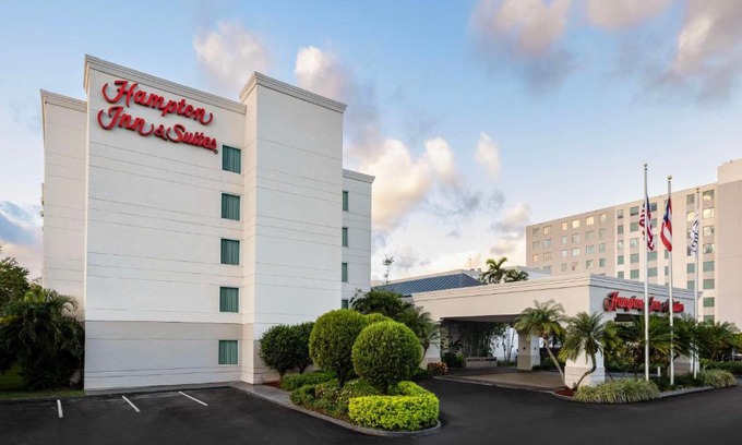 Isla Verde Hotel | Hampton Inn & Suites San Juan