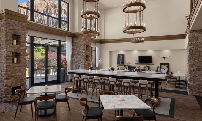 Zion National Park South Entrance Hotel | Hampton Inn & Suites Springdale/Zion National Park