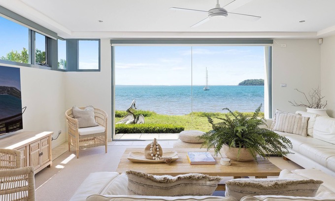 Port Stephens Council Casa | Hamptons by the Sea - Luxury on the Waters Edge
