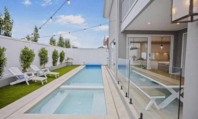 Torquay Casa | Hamptons in Torquay - 5 bath, Pool, Spa & Theatre!