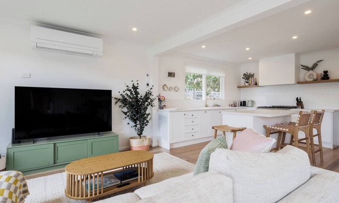 Dromana Casa | Hamptons on Heales Classic Beach House Charm
