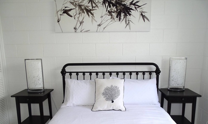 Port Vincent Casa | "Hamptons" self-contained holiday unit. Walk to beach and shops