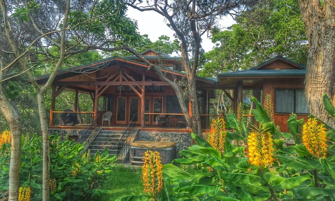 Volcano Cabina | Casa de lujo hecha a mano con jacuzzi, bicicletas y chimenea