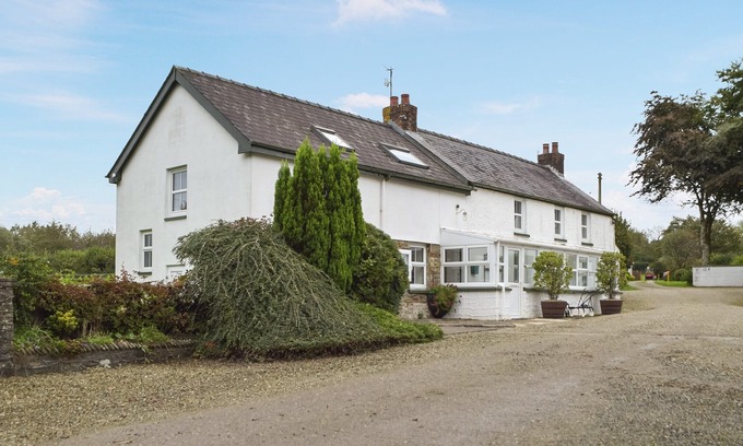 Tan-y-groes Cabaña | Hand picked for its space, high standard finish and only a short drive to Tresaith’s beach.