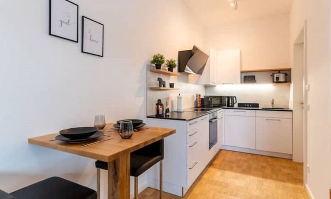 Altdorf Condominio | Handmade | Kitchen | Office | High quality | Netflix