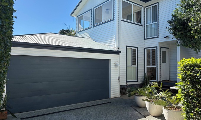 Southport Casa | Handy Gold Coast location close to Broadwater Parklands