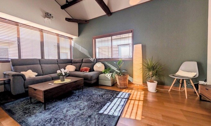 Ota Casa | Haneda/ Shinagawa beautiful 4 BRM house/w full kitchen /living and tatami-art