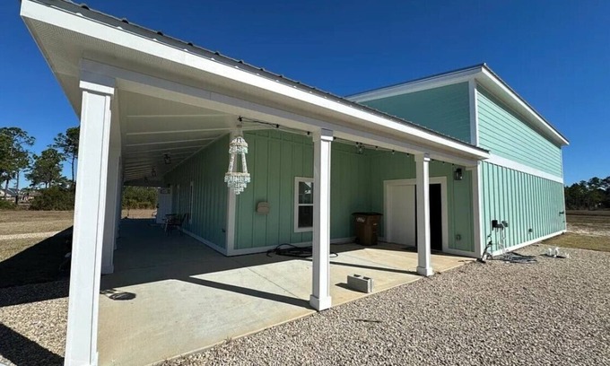 Port St. Joe Casa | Hangar Hideaway - Stay at a grass runway