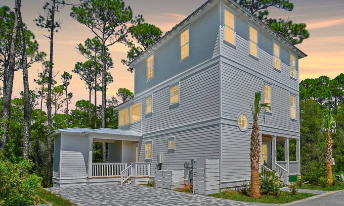 Treetop Casa | Happinest 🏖 Brand New Luxury Home 🏖Sleeps 19 🏖Beach Bonfires in May - Aug 2023