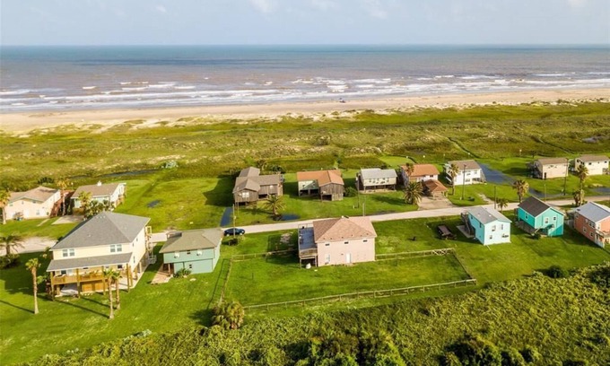 Matagorda Casa | Retiro relajante en la playa de Matagorda: vea el golfo desde la terraza y el porche