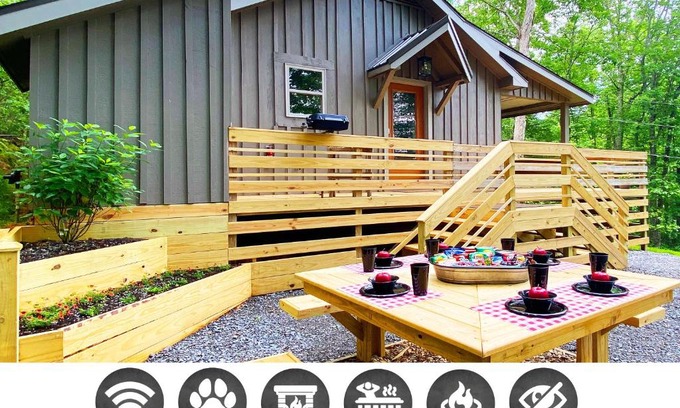 Gatlinburg - Pigeon Forge Casa | Happy Camper cottage