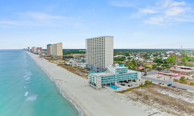 Open Sands Condominio | Happy Days Beachfront Studio -Right on the Sand!