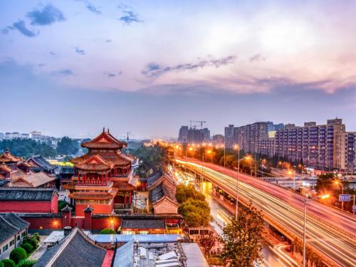 Dongsi Hotel | Happy Dragon Alley Hotel-In the city center close to the subway&free coffe laundry Fluent English speaking,Tourist attractions ticket service&food recommendation,Near Tian Anmen Forbiddencity,Near Lama temple,Easy access to the airport