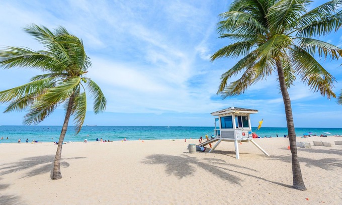 Coral Way Casa | Happy Escape, 15 Min to Beach, Massage Shower Jets, Bar, and BBQ