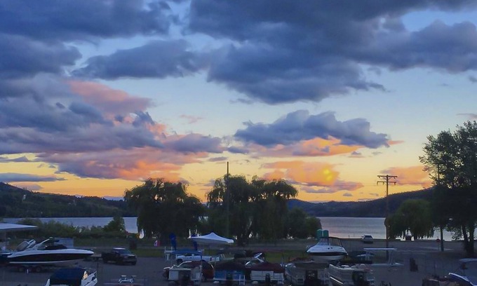Central Okanagan Casa | Happy Ever Active Hideaway con gran cubierta y vistas al lago - Oyama, Lake Country