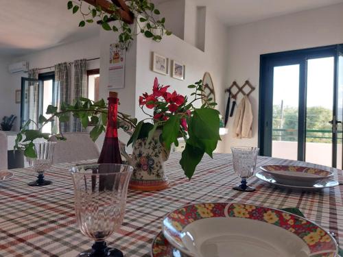 Maddalenedda Apartamento | Happy Holiday Apartment 157 sq m near the sea