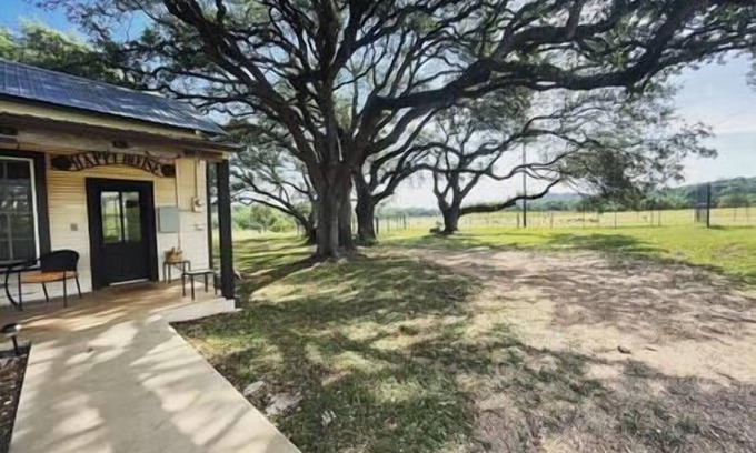 Fischer Casa | Happy House on the Blanco River