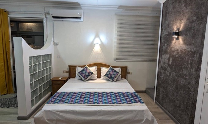 Blue Bay Casa | Happy House - With beautiful pool & 1 minute walk to amazing Blue Bay beach