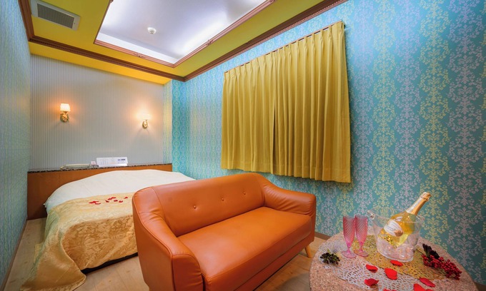 Showa Hotel | Happy Kiss - Adults Only