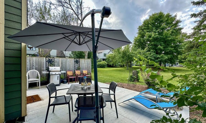 Collingwood Casa | Happy Valley Spacious Family Townhome.Dog Friendly.Minutes to Blue Mountain