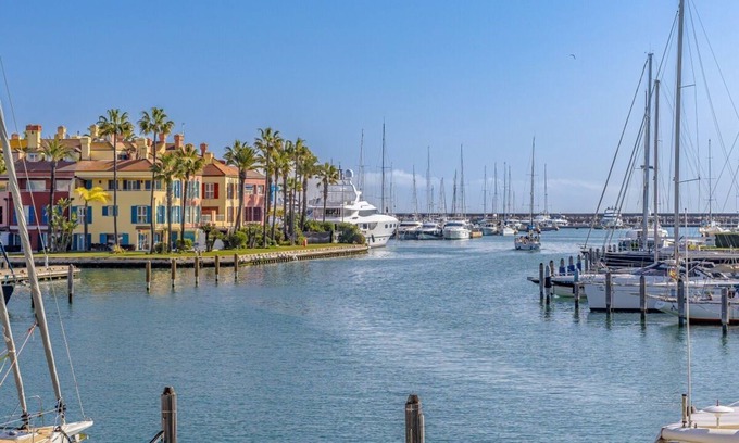 Sotogrande Apartamento | Harbor/Canal view 2-bedroom apartment in Puerto Sotogrande, Spain