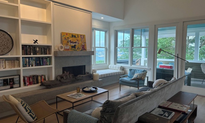 Vineyard Haven Casa | Harbor Front in Vineyard Haven! Brand New Construction - seconds from Town!