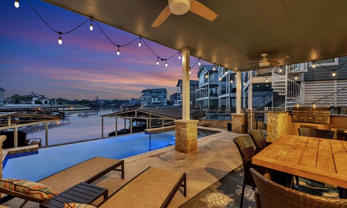 Kingsland Casa | Harbor House Lakefront Luxury w Boat Slip, Pool
