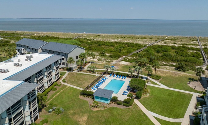 Oceanmarsh Subdivision Condominio | Harbor Island Bliss: 2BR Condo, Beach Access, Resort Pool, & Stunning Views!