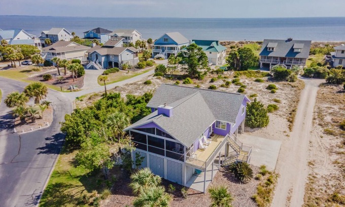 Beachwalk Casa | Harbor Island Family Beach Getaway - Golf Cart Included Short walk to Beach and Pool