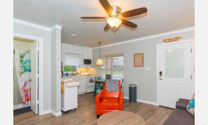 Fulton Cabaña | Harbor Lights Cottage #5 “Bungalow by the Bay”