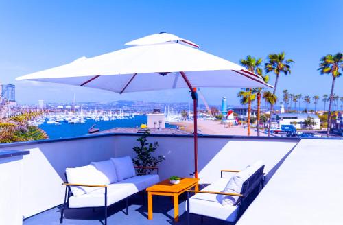 West Newport Casa | Harbor Lookout - Luxury Beach Home with Coastal Views - Walk to everything!