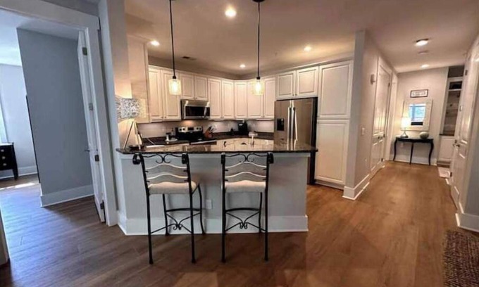 St. James Casa | Harbor Moon - 3 miles to Oak Island!