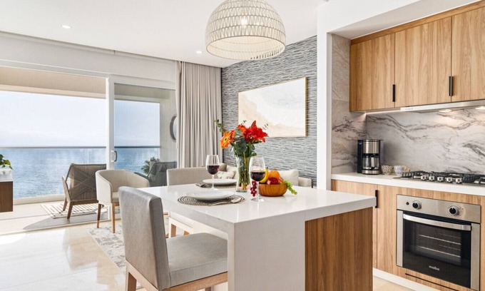 Las Glorias Apartamento | Oceanfront Escape | Stylish 1BR + Access to 8 Heated Pools & Stunning Views
