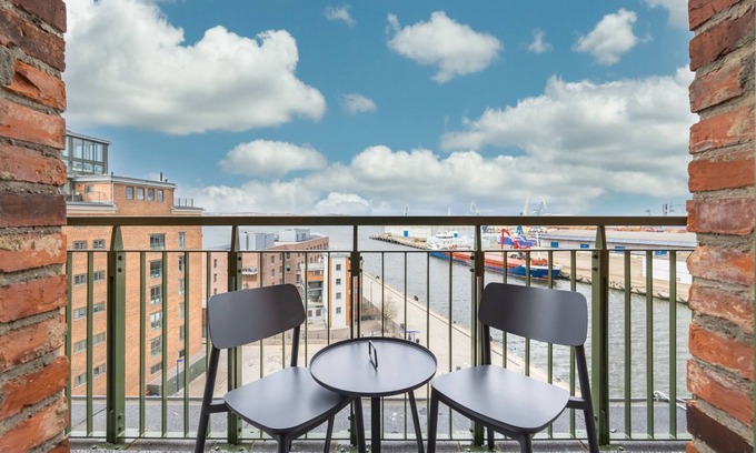 Wismar Apartamento | Harbor residence with gallery bedroom, roof terrace and unique harbor view